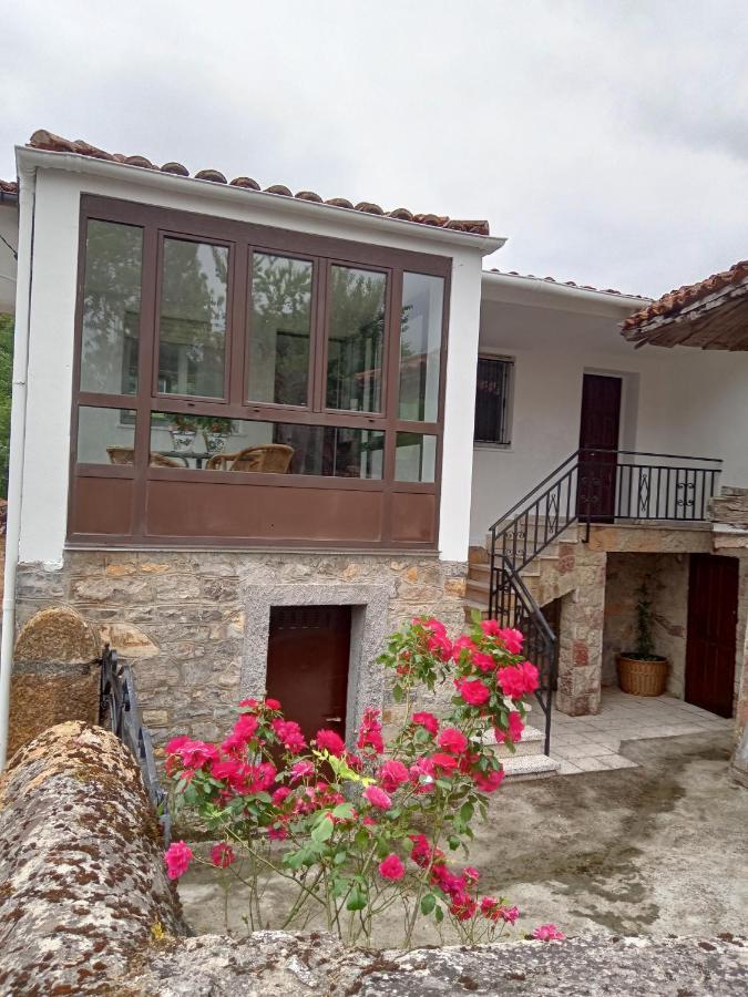 Casa La Cruz A 2Km De Onís Kültér fotó